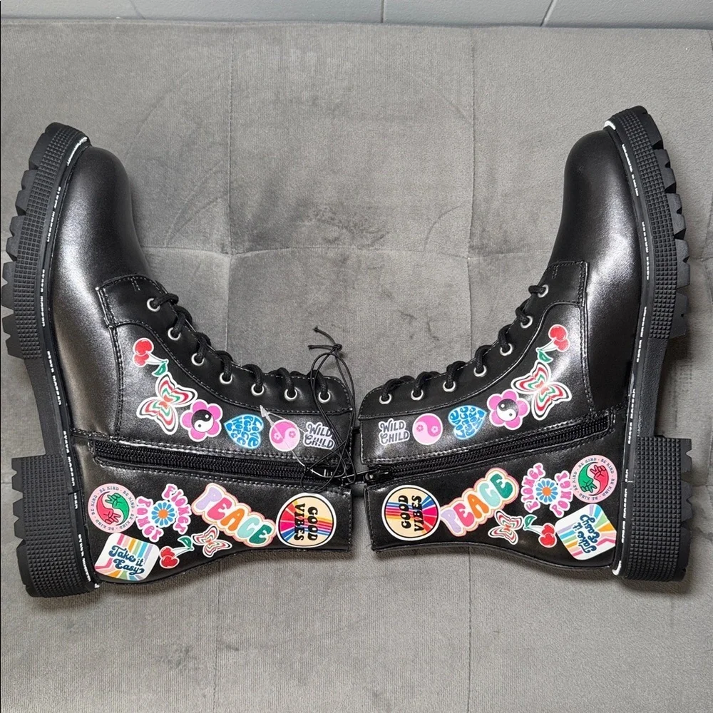 Steve Madden Black Boot Colorful Sticker Images Lug Sole Faux Leather Size 4